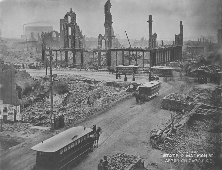 Mặc dù đại hỏa hoạn năm 1871 đã phá hủy trung tâm thành phố Chicago, nhưng nó đã không ảnh hưởng đến phần lớn cơ sở hạ tầng công nghiệp thiết yếu của thành phố.