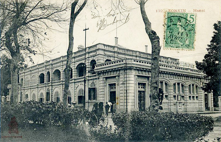 Góc nhìn từ vườn hoa Paul Bert.