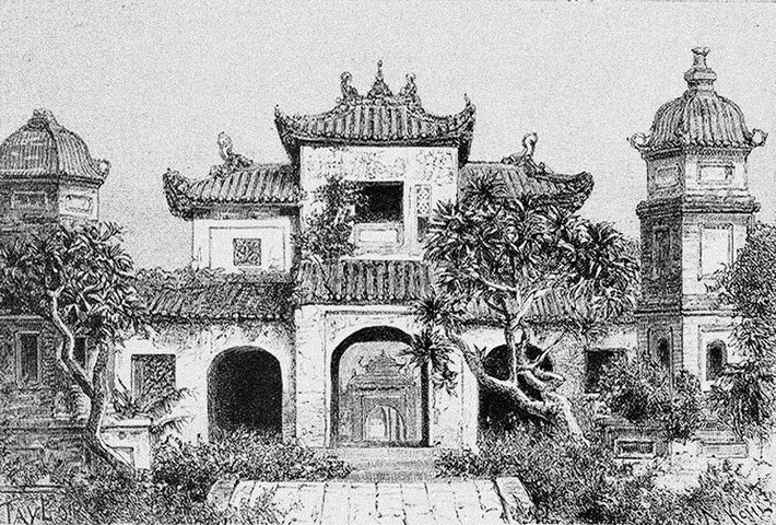 Theo đề án quy hoạch lại Hà Nội, đầu năm 1886, viên Toàn quyền người Pháp là De Lanessan đã ra lệnh đốt hết các nhà lá quanh hồ Hoàn Kiếm, khiến khu vực quanh chùa Báo Ân chỉ còn là mảnh đất hoang tàn. Tới năm 1888, người Pháp đã phá hủy chùa để xây nhà bưu điện. Chỉ còn tháp Hòa Phong được giữ lại và là dấu tích kiến trúc duy nhất của chùa Báo Ân còn tồn tại đến nay.