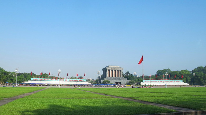 Quảng trường Ba Đình, Hà Nội là nơi Chủ tịch Hồ Chí Minh đã đọc bản Tuyên ngôn độc lập khai sinh ra nước Việt Nam Dân chủ Cộng hòa, ngày 2/9/1945, sau sự toàn thắng của cuộc Cách mạng Tháng Tám.