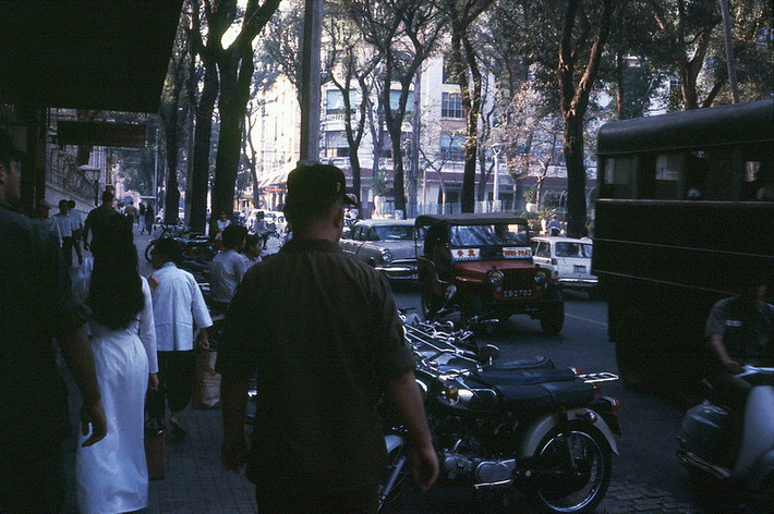Trên đường Tự Do.