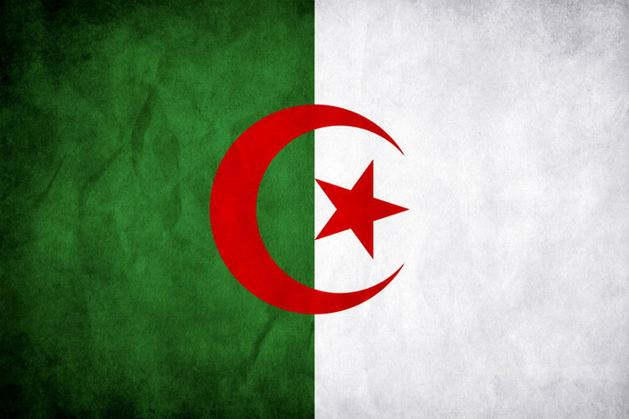 Quốc khánh Algeria là ngày 1/11/1954, ngày Mặt trận giải phóng Dân tộc Algérie (FLN) tuyên bố Algeria là một quốc gia độc lập và bắt đầu một cuộc chiến tranh chống lại sự cai trị của thực dân Pháp. Sau gần một thập kỷ chiến tranh, ngày 5/7/1962, Pháp đã phải công nhận nền độc lập của quốc gia Bắc Phi này. Phong trào đấu tranh của Algeria là nguồn cổ vũ to lớn cho sự độc lập của hàng chục quốc gia châu Phi từ đầu thập niên 1960.