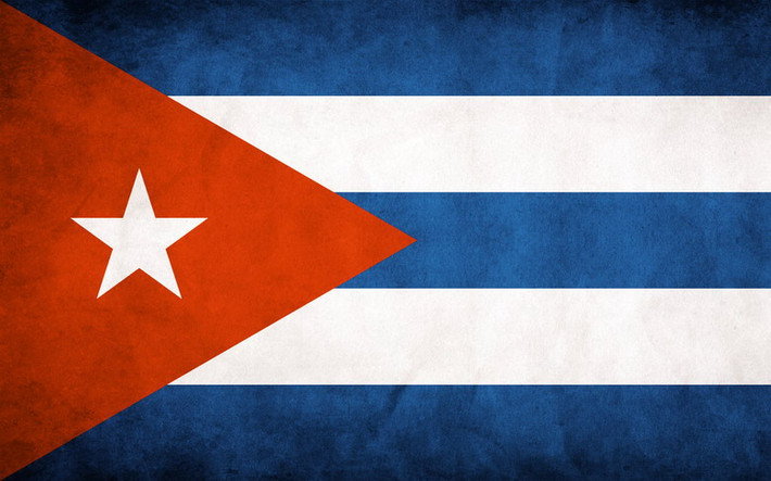 Quốc khánh Cuba là ngày 1/1/1959, ngày chế độ độc tài thân Mỹ Fulgencio Batista bị lật đổ trước sức mạnh của phong trào cách mạng Cuba do lãnh tụ Fidel Castro khởi xướng từ năm 1953. Bất chấp sự thù địch và phong tỏa trong nhiều thập niên của một siêu cường nằm ngay sát nách là nước Mỹ, đất nước Cuba đã đạt được nhiều thành tựu to lớn về xã hội, y tế, giáo dục khiến quốc tế phải ngạc nhiên.