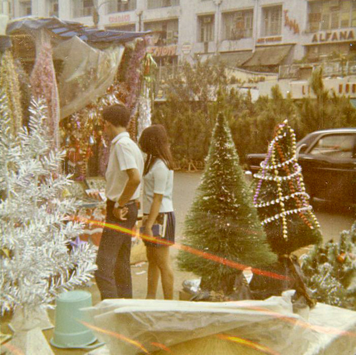 Giữa không khí Noel ở Sài Gòn.