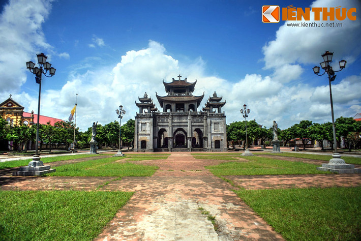Hiện nay, tỉnh Ninh Bình và các nhà nghiên cứu Nhật Bản đang hoàn thiện hồ sơ để đề nghị UNESCO công nhận nhà thờ đá Phát Diệm là Di sản văn hóa thế giới.
