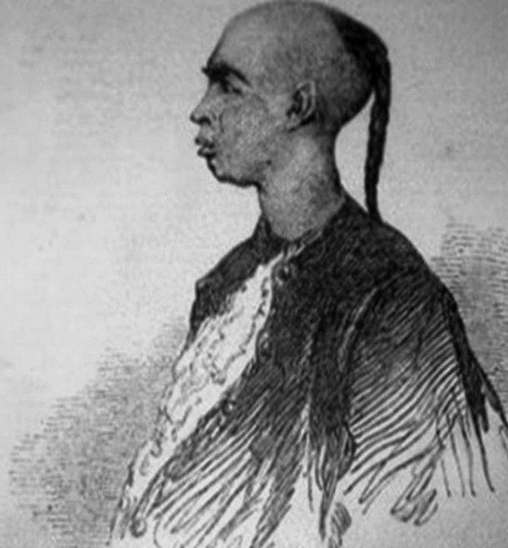 Trương Bảo (1786-1822) là con trai một ngư dân Trung Quốc, bị cướp biển bắt cóc cùng mẹ mình và sau này trở thành trùm cướp biển lừng lẫy nhất lịch sử Trung Quốc. Trong đỉnh cao sự nghiệp, Trương đã chỉ huy một đội quân hơn 50.000 người và hàng trăm tàu, kiểm soát bờ biển Quảng Đông và tích lũy một kho tàng vĩ đại giấu trong hang động. Sau khi bị bắt giữ, Trương Bảo đã phục vụ chính quyền nhà Thanh như một sĩ quan hải quân chuyên săn lùng cướp biển.