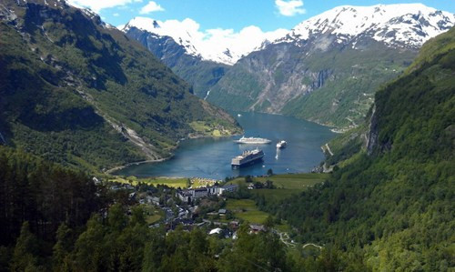 Với chiều dài khoảng 15km, Geiranger là một trong những vịnh hẹp ăn sâu vào đất liền nhất trên thế giới.