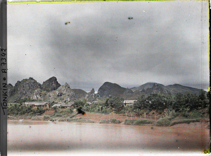 Quang cảnh ở Kỳ Lừa, khu vực bờ Bắc sông Kỳ Cùng của thành phố Lạng Sơn ngày nay, 1915. Ảnh: Léon Busy/Collections.albert-kahn.hauts-de-seine.fr.