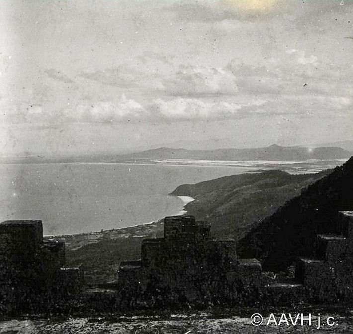 Vịnh Đà Nẵng nhìn từ Hải Vân Quan, 1918. Ảnh tư liệu.