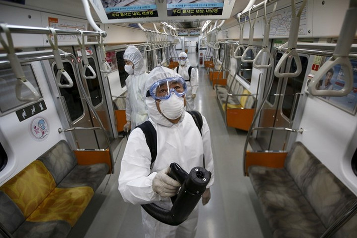 Biện pháp phòng ngừa và điều trị MERS: MERS-CoV là một dịch bệnh mới xuất hiện và lây lan nhanh trong thời gian ngắn, chính vì vậy, hiện không có thuốc chủng ngừa đặc hiệu nào được khuyến cáo sử dụng cho dịch bệnh nguy hiểm này. Bác sĩ cũng có thể tư vấn cho bạn và những người chăm sóc các biện pháp phòng ngừa để tránh lây lan virus.