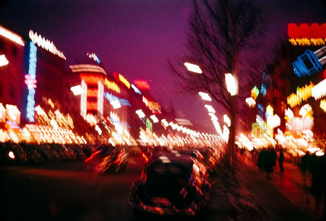 Kurfürstendamm, khu phố thương mại bận rộn ở Tây Berlin buổi tối. Ảnh: Barney Britton/ Dpreview.