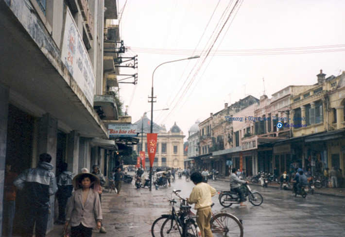 Nhà hát Lớn nhìn từ phố Tràng Tiền.