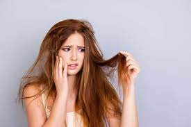 Tóc khô, không có độ bóng. Lông tóc được coi là cung Tài Bạch thứ 2 của con người. Nếu tóc bỗng nhiên khô xơ, không có độ bóng bẩy (không phải do làm tóc) thì được xem là điều không may.