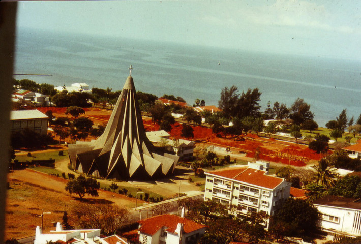 Nhà thờ Thánh Anthony, công trình kiến trúc nổi tiếng của thủ đô Mozambique, nhìn từ trên cao.