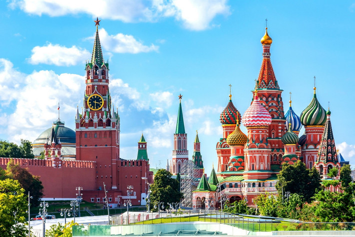 1. Moscow. Là điểm xuất phát trong hành trình khám phá Vành đai Vàng, thủ đô của nước Nga nổi tiếng với những điểm đến mang tính biểu tượng như điện Kremly, quảng trường Đỏ, nhà thờ Thánh Basil… Ảnh: Магазин Путешествий.