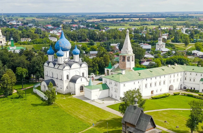 9. Suzdal. Nằm cách Ivanovo 77 km, Suzdal là nơi quần tụ hàng trăm di tích lịch sử trên diện tích khoảng 9 km2. Điểm đến nổi bật ở Suzdal là điện Kremly, tu viện Spaso-Evfimiev, nhà thờ gỗ Thánh Nicholas, nhà thờ Thánh Alexander... Ảnh: ндекс Путешествия.