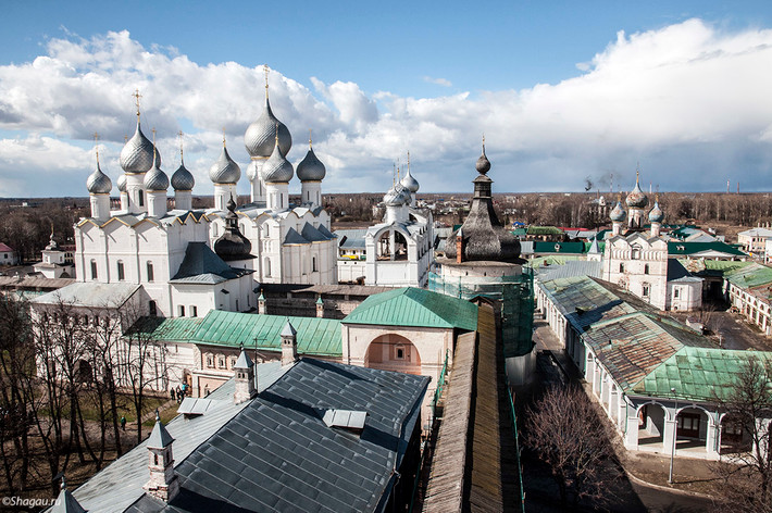 4. Rostov-Veliky. Nằm cách Pereslavl-Zalesky 69 km, Rostov-Veliky là nơi có điện Kremly Rostov cùng các tu viện cổ tuyệt đẹp như tu viện Avraamiev-Bogoyavlensky, tu viện Spaso Yakovlevsky, tu viện Troitse Sergiev Varnitsky... Ảnh: Shagau.ru.