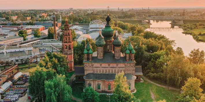 6. Yaroslavl. Nằm cách Uglich 110 km, Yaroslavl được thành lập năm 1010, là thành phố cổ nhất nước Nga. Thành phố nằm ở thượng nguồn sông Volga này có nhiều công trình kiến trúc lộng lẫy mang đậm phong cách Nga thế kỷ 12-13. Ảnh: Лайфхакер.