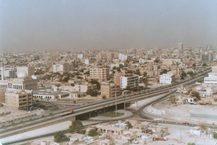 Khu vực cầu vượt Ras Abu Abboud, Doha năm 1983. Ảnh chụp từ máy bay đang hạ cánh xuống sân bay Doha. .