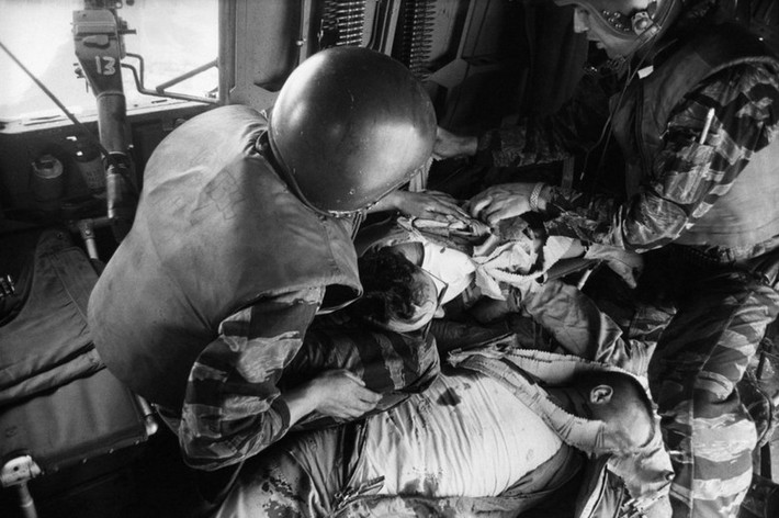 Những phóng sự ảnh của Larry Burrows xuất hiện trên tạp chí Life đã làm bàng hoàng về sự tàn khốc cuộc chiến ở Việt Nam. Một trong những loạt ảnh nổi tiếng nhất của ông xuất bản trên tạp chí LIFE ngày 16/4/1965, có tựa đề "Một ngày bay cùng Yankee Papa 13" đã tái hiện lại một ngày chết chóc của binh sĩ Mỹ tại một đơn vị Trực Thăng ở Việt Nam.