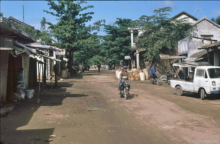 Một thị trấn nằm trên đường đến Mỹ Lai.
