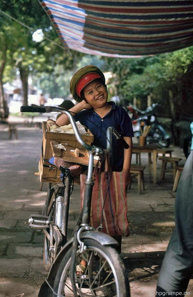 Cậu bé bán kem ngộ nghĩnh.