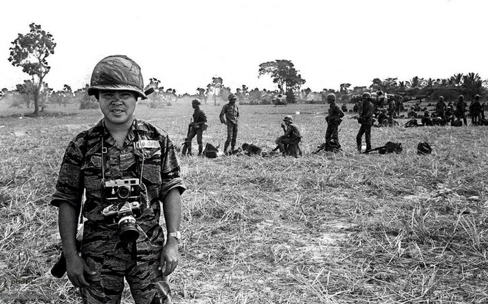Nick Út, tên thật Huỳnh Công Út, (người Mỹ gốc Việt, sinh năm 1951 sinh tại Long An) là phóng viên ảnh cho hãng thông tấn AP tại Việt Nam từ năm 16 tuổi. Anh ruột của ông - Huỳnh Thanh Mỹ cũng là một phóng viên chiến trường làm việc cho AP - đã chết trong Chiến tranh Việt Nam. Bản thân Nick Út cũng bị thương 3 lần trong Chiến tranh Việt Nam.