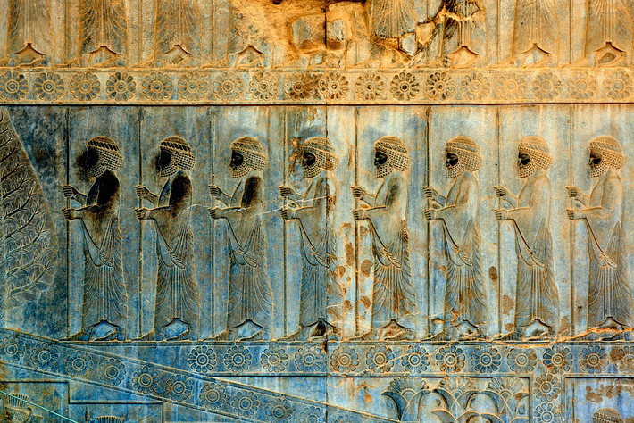 Vì vậy, khi thống trị hầu hết Trung Đông, triều đại Achaemenid đã cai trị một tỷ lệ dân số thế giới lớn hơn bất cứ đế chế nào khác trong lịch sử. Theo ước lượng của các nhà nghiên cứu, vào năm 480 TCN, đế chế này có dân số khoảng 50 triệu người, bằng 44% dân số toàn thế giới lúc đó.