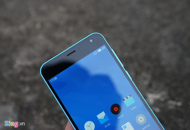 M2 Note dùng một giao diện tuỳ biến có tên Flyme OS. Giao diện này khá nhẹ - nhẹ hơn phần lớn các mẫu máy Android hiện nay. Nhìn chung, nó không đẹp bằng MIUI của Xiaomi. Tuy nhiên, việc tuỳ biến một giao diện nhẹ nhàng có thể khiến máy chạy mượt mà hơn.