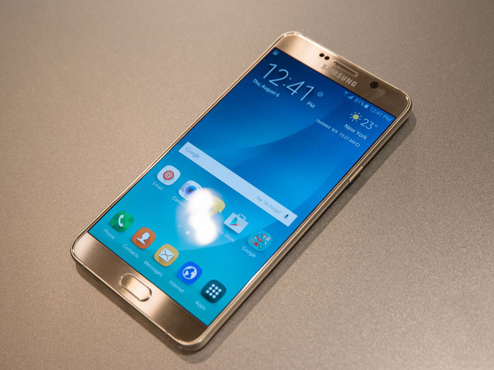 4. Samsung Galaxy Note 5 (2,1 giây/bức ảnh).