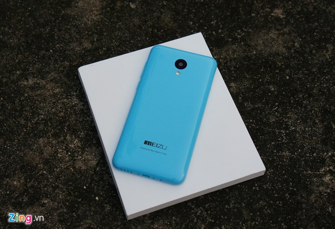 Cái tên Meizu M2 khá nổi tiếng, không chỉ bởi máy có cấu hình cao, giá rẻ. Trước thềm sự kiện ra mắt sản phẩm này, Meizu đã gửi đến cánh báo giới Trung Quốc thư mời, kèm theo một chiếc Nokia 1100. Chiếc Nokia cục gạch này không thể nghe gọi, màn hình chỉ hiển thị ngày, giờ và địa điểm ra mắt chiếc M2.