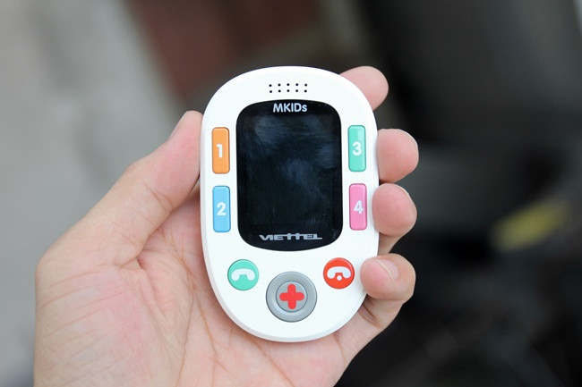 Để phục vụ nhu cầu học tập và giải trí của bé, máy được trang bị màn hình 1.77 inch