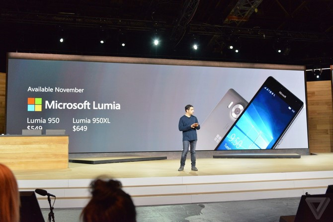 Lumia 950: smartphone Windows 10 Mobile cao cấp. Các điện thoại Lumia của Nokia và Microsoft có đặc điểm là thiết kế màu sắc và camera mạnh nhưng hệ điều hành Windows Phone chưa bao giờ đạt đến độ phổ thông của iOS và Android. Bây giờ, Microsoft đang thúc đẩy hệ điều hành Windows 10 Mobile với một thiết bị Lumia rất khác: Lumia 950 có màn hình 5.2 inch. Đây là điện thoại cao cấp dùng vi xử lý Snapdragon 808 và đặc biệt là có hệ thống làm mát bằng chất lỏng. Máy có camera sau PureView 20MP và cảm biến hồng ngoại gọi là Windows Hello để mở khoá điện thoại bằng khuôn mặt. Sản phẩm sẽ được bán vào tháng 11 với giá công bố cho thị trường quốc tế là 549 USD.