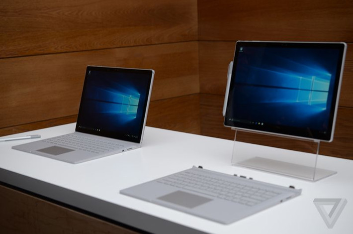 Surface Book: laptop thực sự của Microsoft. Microsoft đã tiến thêm bước xa hơn trong con đường trở thành công ty phần cứng với việc ra mắt Surface Book, phiên bản laptop chuyển đổi của Surface. Máy có màn hình 13.5 inch hỗ trợ cả bút và màn hình cảm ứng cùng với thời lượng pin tới 12 giờ, bàn phím do Microsoft thiết kế và bàn di trackpad bằng kính. Nó cũng có bản lề linh hoạt cho phép gấp màn hình để dùng như máy tính bảng Surface thực thụ. Surface Book sẽ mở bán vào ngày 26/10 với giá khởi điểm 1499 USD.