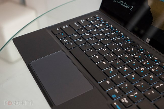 Trackpad trên XPS 12 mới trông giống như là một phiên bản nhỏ hơn của trackpad có trên XPS 13.