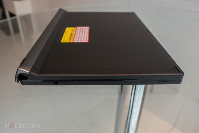 Bên trong XPS 12 là chip Core M5 mới nhất của Intel. Cho đến nay không có nhiều thiết bị sử dụng chip Skylake, và kết quả cho thấy sản phẩm phục vụ công việc khá tốt.