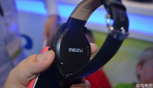 Hồi tháng 2/2015, Meizu từng được cho là đang âm thầm phát triển một mẫu smartwatch mang tên Meizu Blue Charm Watch với thiết kế mặt đồng hồ tròn và ngoại hình "na ná" các mẫu đồng hồ truyền thống.