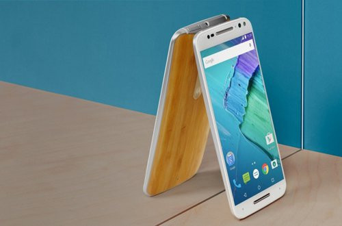 Motorola Moto X Style Pure Edition. Đứng thứ 3 trong danh sách phablet tốt nhất là Moto X Style Pure Edition – phablet “làm mưa làm gió” hồi đầu năm nay. Màn hình Quad HD 5,7inch, camera sắc nét 21megapixel và thông số kỹ thuật ổn định đã khiến cho sản phẩm của Motorola luôn nổi bật từ khi lên kệ.