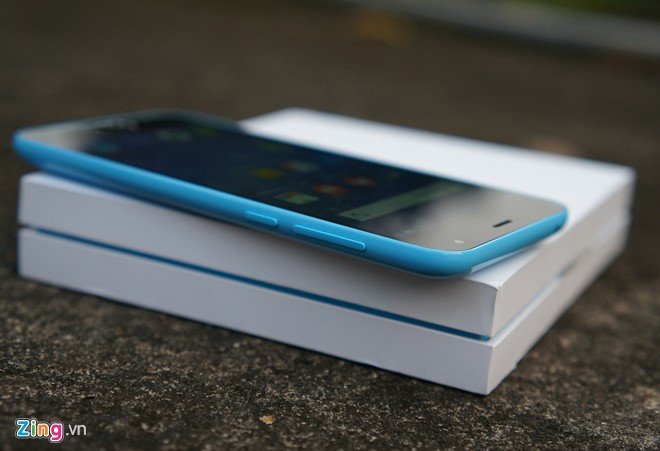 Meizu M2 có tất cả 4 màu nhưng hiện chỉ bán ở Việt Nam với 2 màu trắng và xanh.