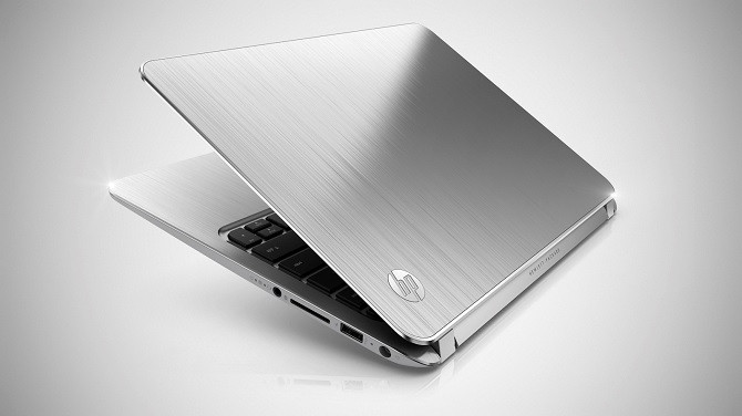 Máy sở hữu một màn hình hiển thị 13 inch với tùy chọn độ phân giải 1920 x 1080 pixel và 3200 x 1800 pixel.