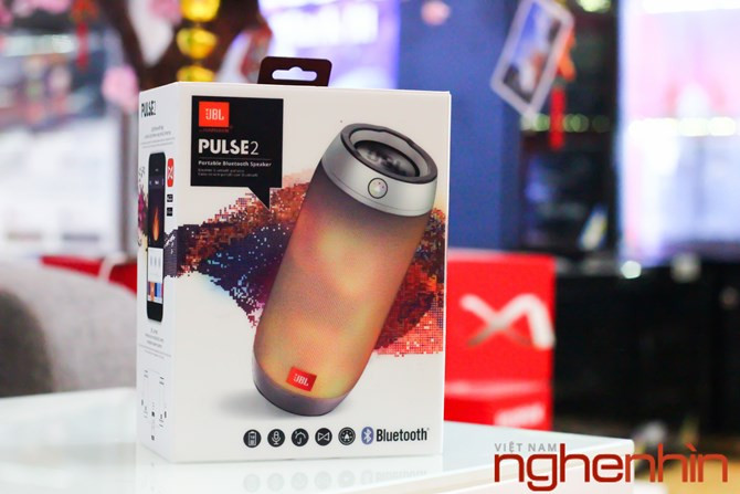 Hộp ngoài tương tự như thế hệ trước nhưng màu sắc hơn.