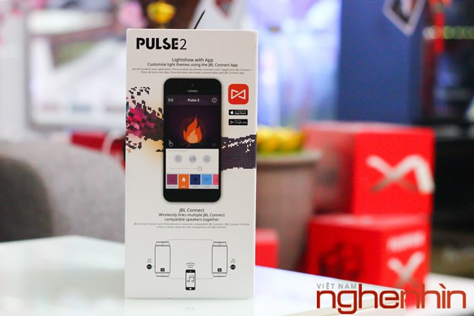 Ứng dụng JBL Connect giúp dễ dàng quản lý kết nối, duyệt danh sách bài hát, điều khiển hiệu ứng ánh sáng... App có sẵn trong App Store và Google Play.