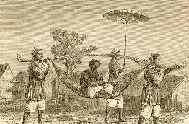 Từng rất phổ biến ở Việt Nam xưa, cái lọng là vật dụng dùng để che mưa, che nắng có hình dạng như chiếc ô/dù nhưng kích thước lớn hơn, cán cầm rất dài.