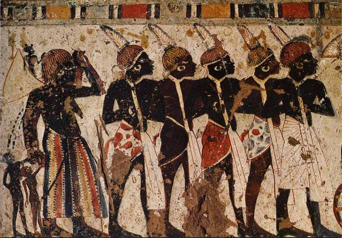 Từ Vương triều thứ 18 của Ai Cập, mỗi đời pharaoh đều cử ra một người làm Phó vương để cai quản vùng đất của người Nubia. Nhưng tình thế bắt đầu thay đổi từ năm 1.000 TCN, khi Ai Cập suy yếu và các quan tư tế lấn ất quyền hành của pharaoh.