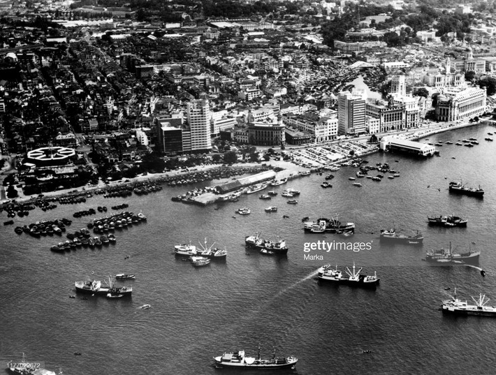 Khu vực bến tàu Clifford ở vịnh Marina, Singapore năm 1964 nhìn từ máy bay. Ảnh: Getty Images.