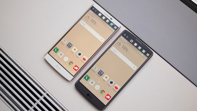 5-6 triệu đồng: LG V20 đã ra mắt thị trường. Giờ là lúc giá V10 xuống cực điểm. Model này hiện có giá bán khoảng 5,8 triệu đồng cho hàng qua sử dụng. Màn hình đẹp, camera chất lượng cao, lại có thêm màn hình phụ độc đáo cùng kiểu dáng không đụng hàng. V10 từng có giá bán 16 triệu cách đây chưa đến một năm.