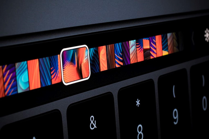 Touch Bar là điểm đặc biệt nhất trên MacBook Pro mới, và hỗ trợ đắc lực cho các nhà sáng tạo nội dung.