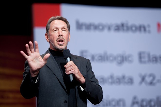 4. Larry Ellison (Oracle - tài sản ròng: 46,1 tỷ USD). Ellison là đồng sáng lập của Oracle Corp - một trong những công ty phần mềm hàng đầu hiện nay. Phần lớn các sản phẩm của Oracle được phát triển nhằm phục vụ các tập đoàn, doanh nghiệp và chính phủ. Công ty này chỉ đứng sau Microsoft về mức độ phủ sóng phần mềm trên toàn cầu. Từng có thời điểm, Ellison là CEO có mức lương cao nhất thế giới. Ellison được mọi người nhận xét là người đàn ông thú vị nhất trong những người thú vị.