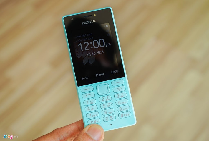 Nokia 216 vẫn có thiết kế dạng thỏi kẹo nhưng được làm thon và phẳng hơn.