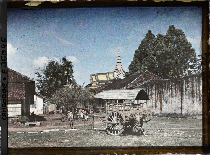 Một khu dân cư gần khu cung điện hoàng gia ở Phnom Penh.